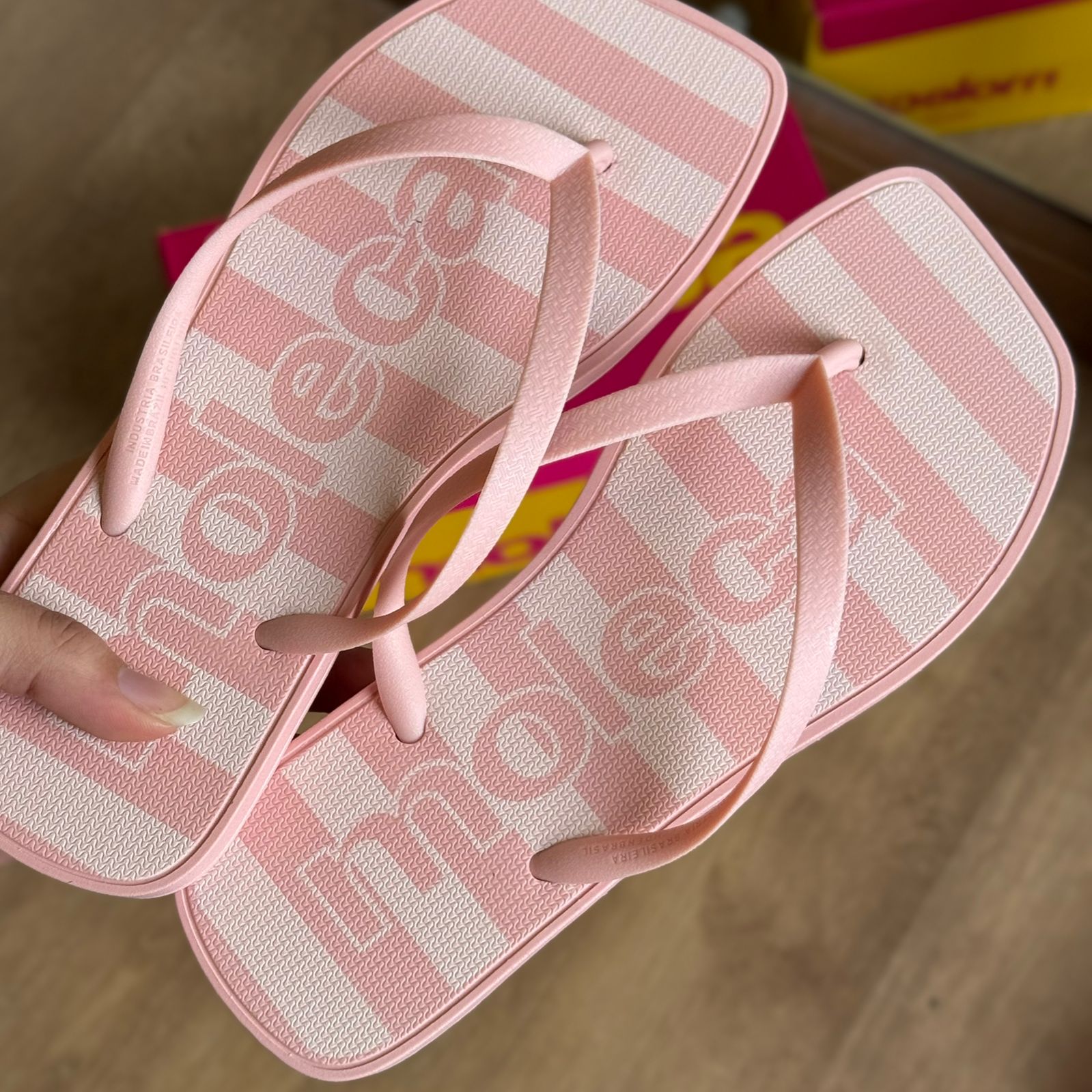 Chinelo de Dedo Moleca Listras 5552.300