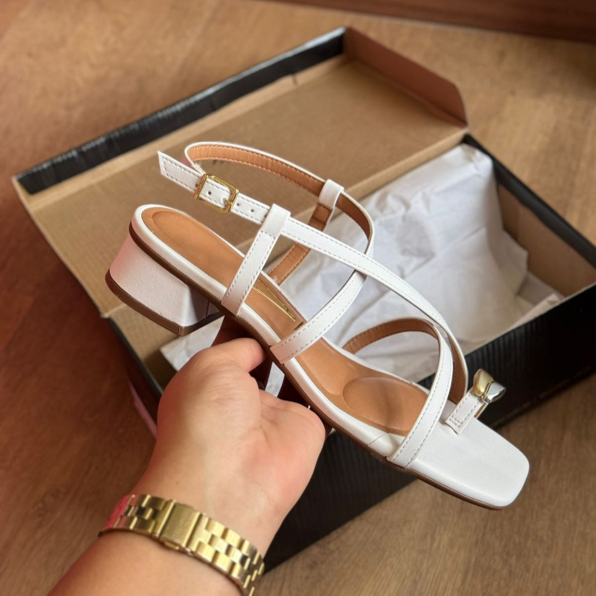 Sandália Vizzano Detalhe Dourado no Dedo 6454.123