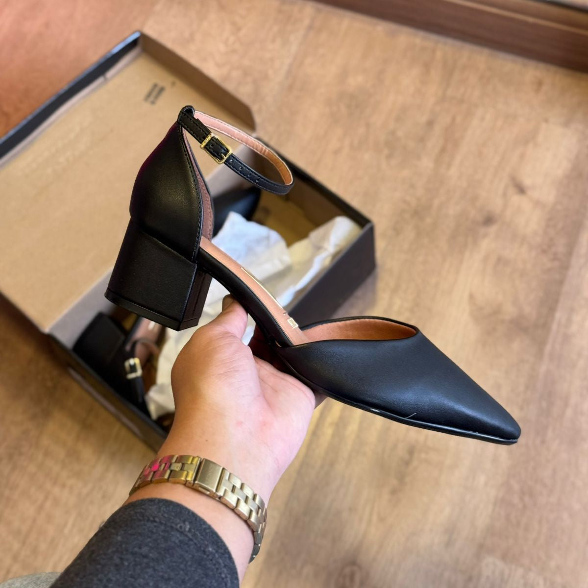 Sandália Vizzano com Bico Fino e Salto Bloco 1220.317