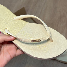 Chinelo de Dedo Arezzo Bicolor Z190260142