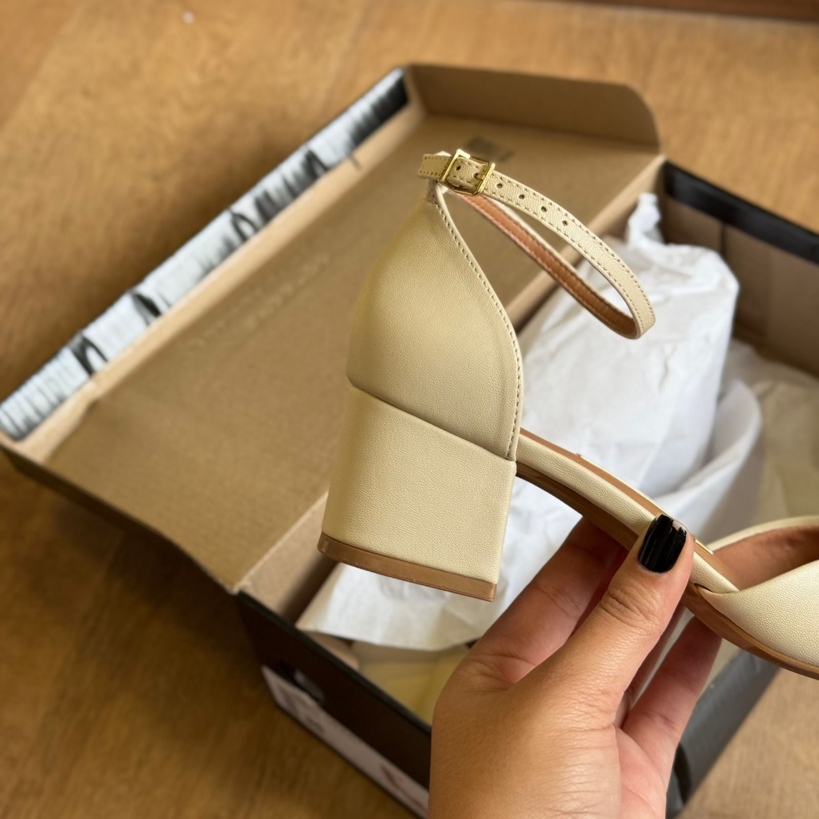 Sandália Vizzano com Bico Fino e Salto Bloco 1220.317