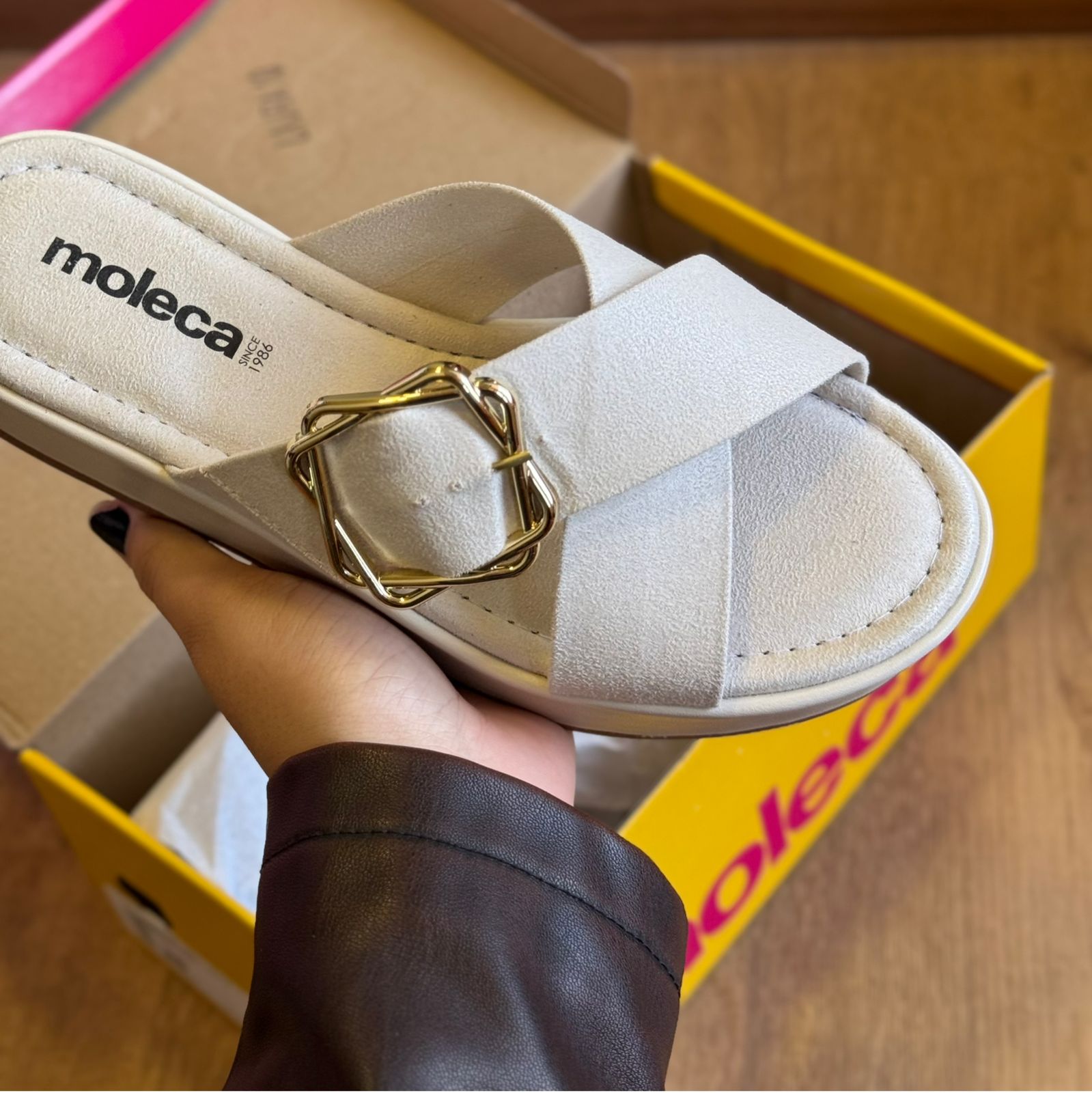 Sandália Moleca Detalhe Fino na Tira 5553.101 - Veludo