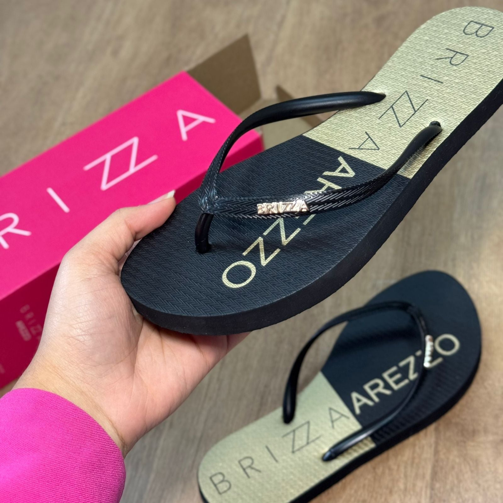 Chinelo de Dedo Arezzo Bicolor Z190260142