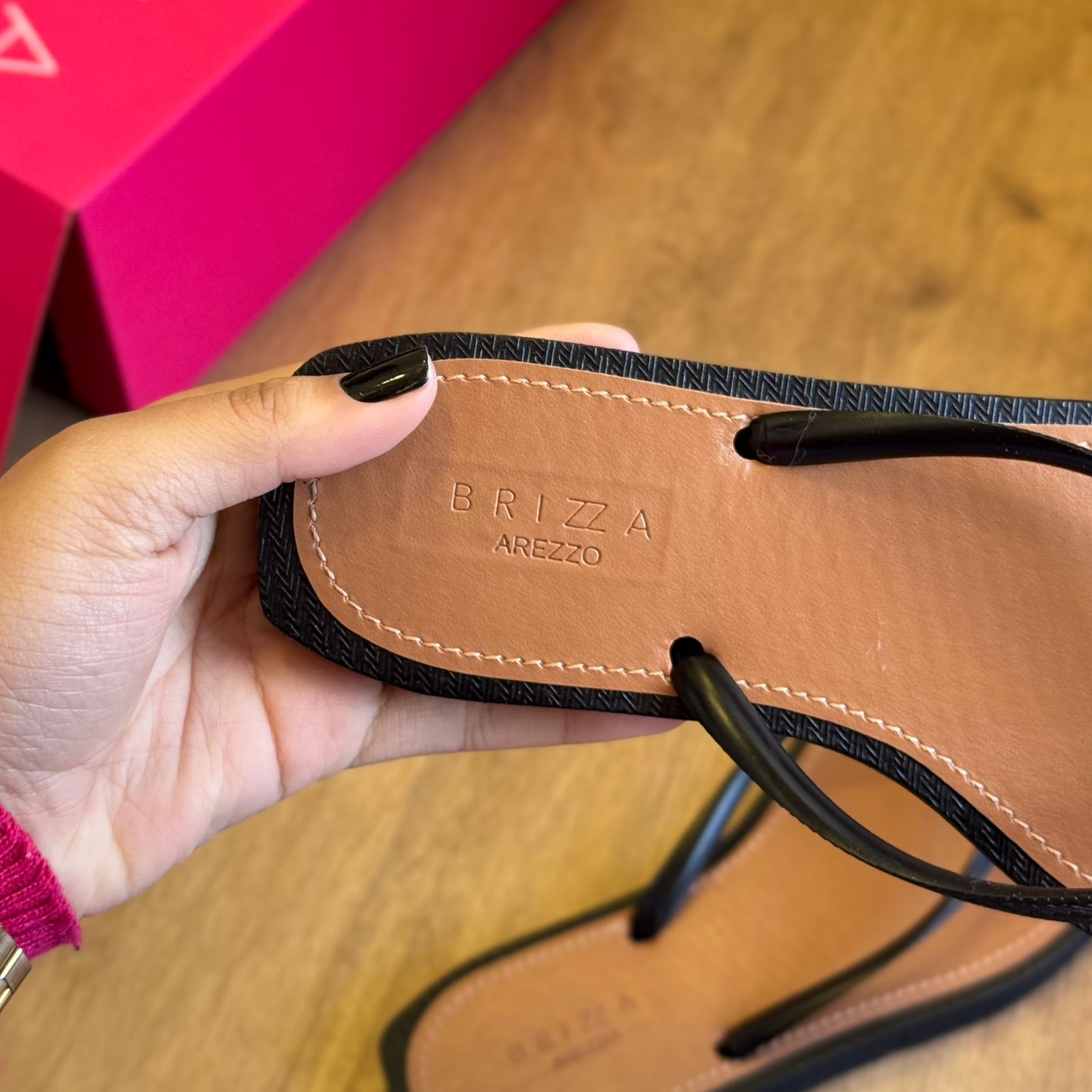 Chinelo de Dedo Arezzo Bico Folha Brizza Z191460002