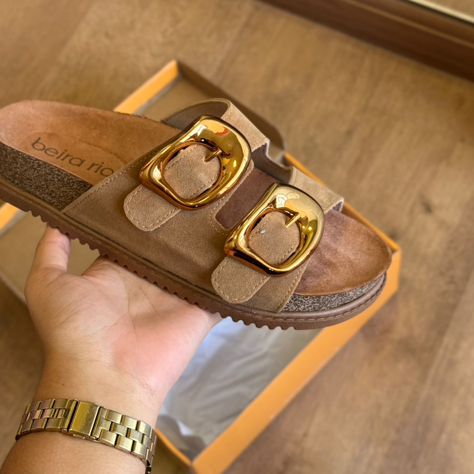 Sandália Papete Beira Rio Detalhe Dourado 8523.116