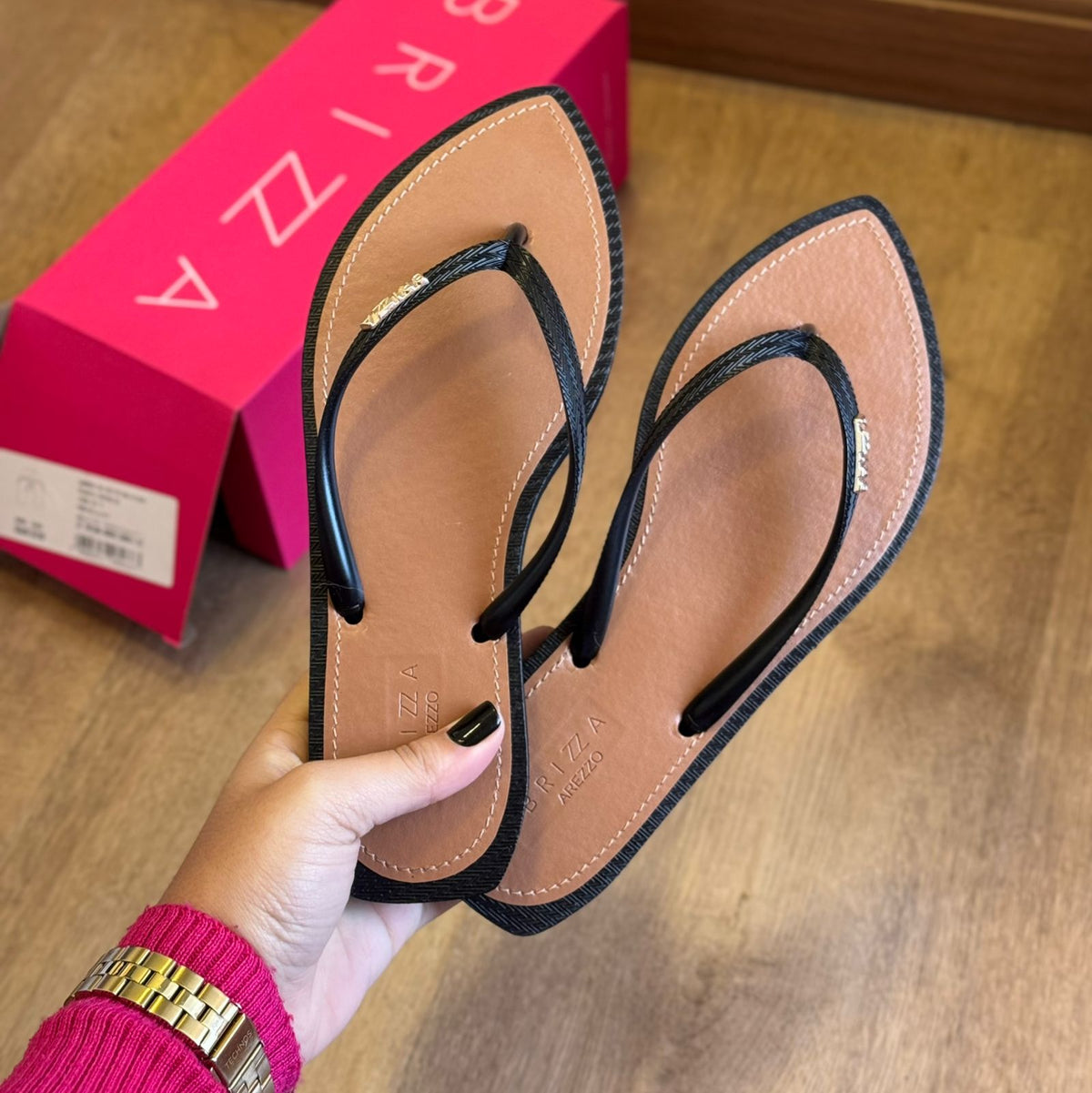 Chinelo de Dedo Arezzo Bico Folha Brizza Z191460002