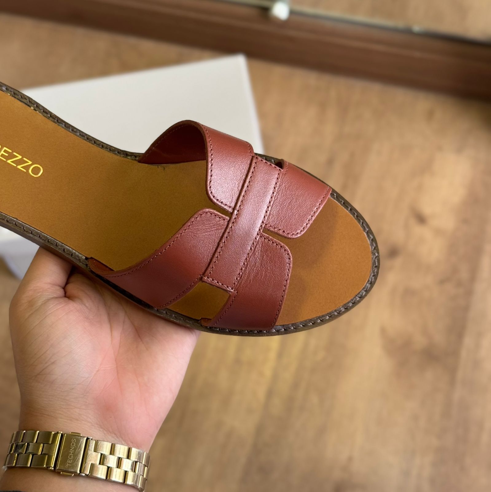 Chinelo Couro Arezzo Essenciais A110570001