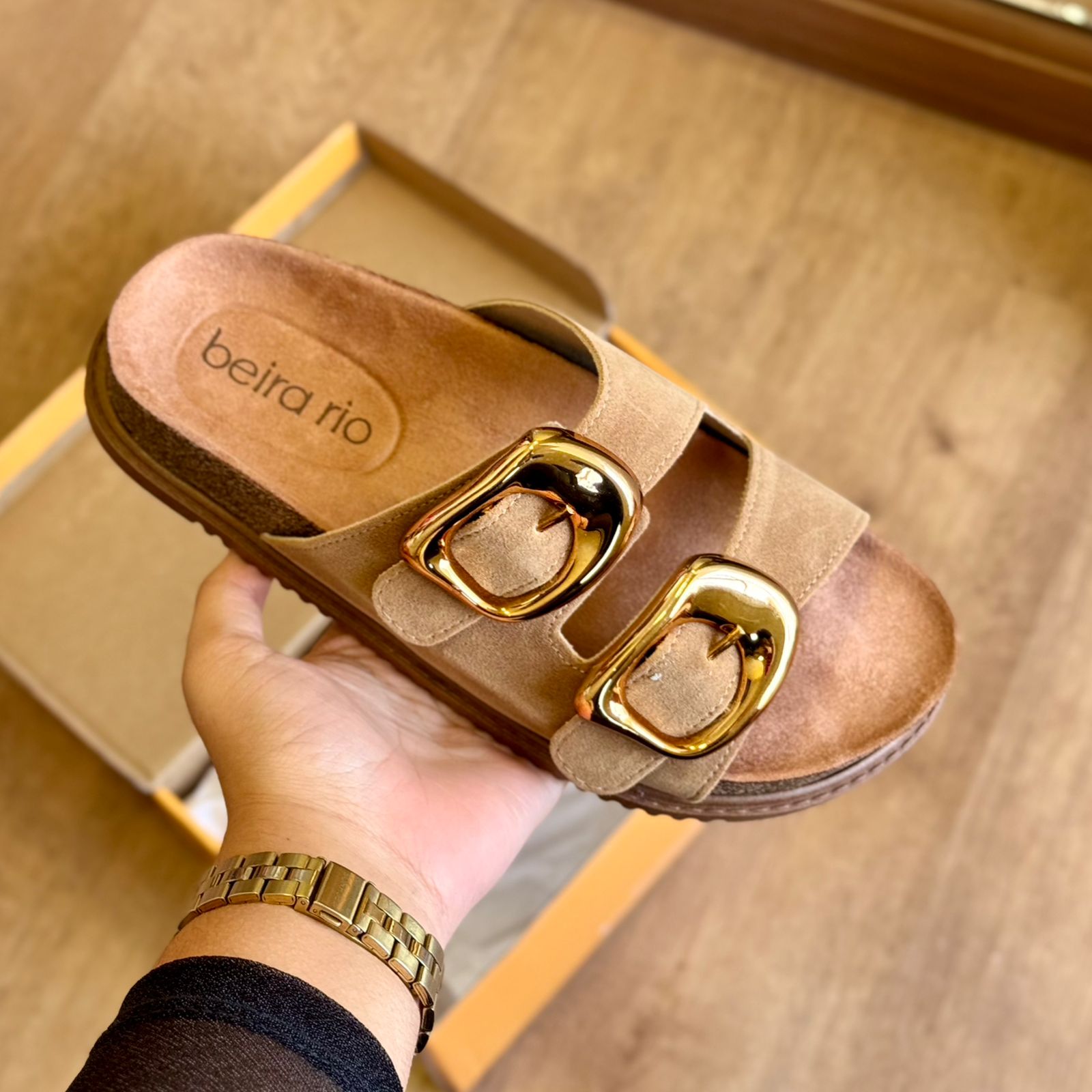 Sandália Papete Beira Rio Detalhe Dourado 8523.116