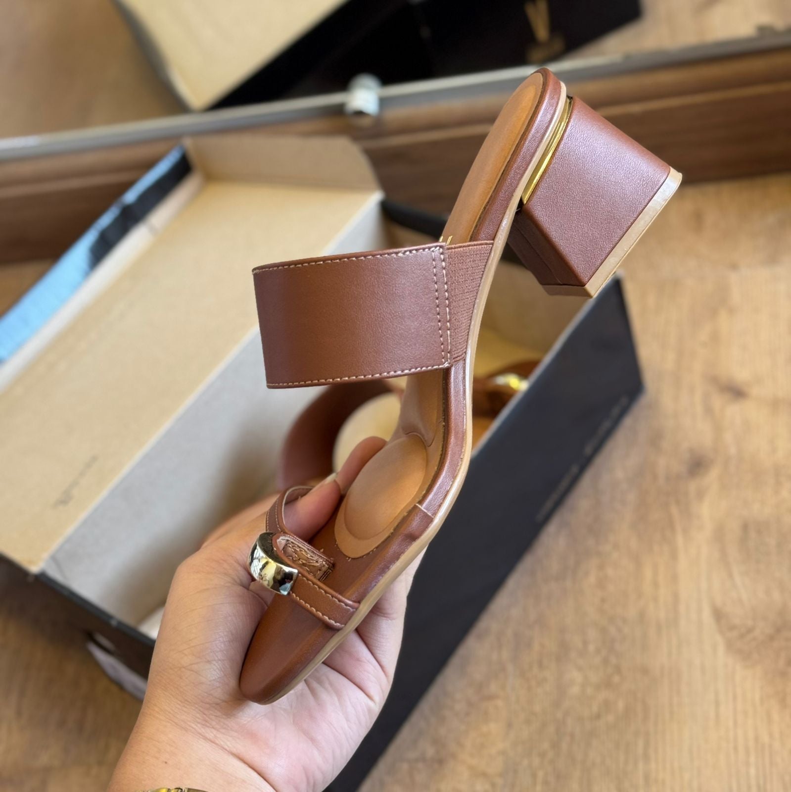 Sandália Vizzano Salto Bloco Hálux Dourado 6428.148