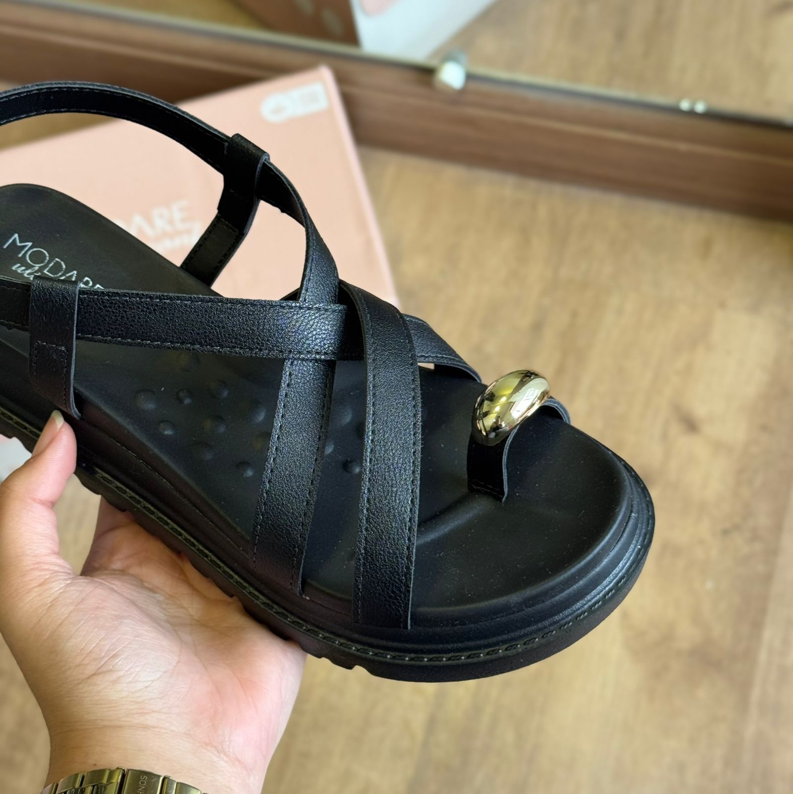 Sandália Modare Detalhe Dourado no Dedo 7200.107