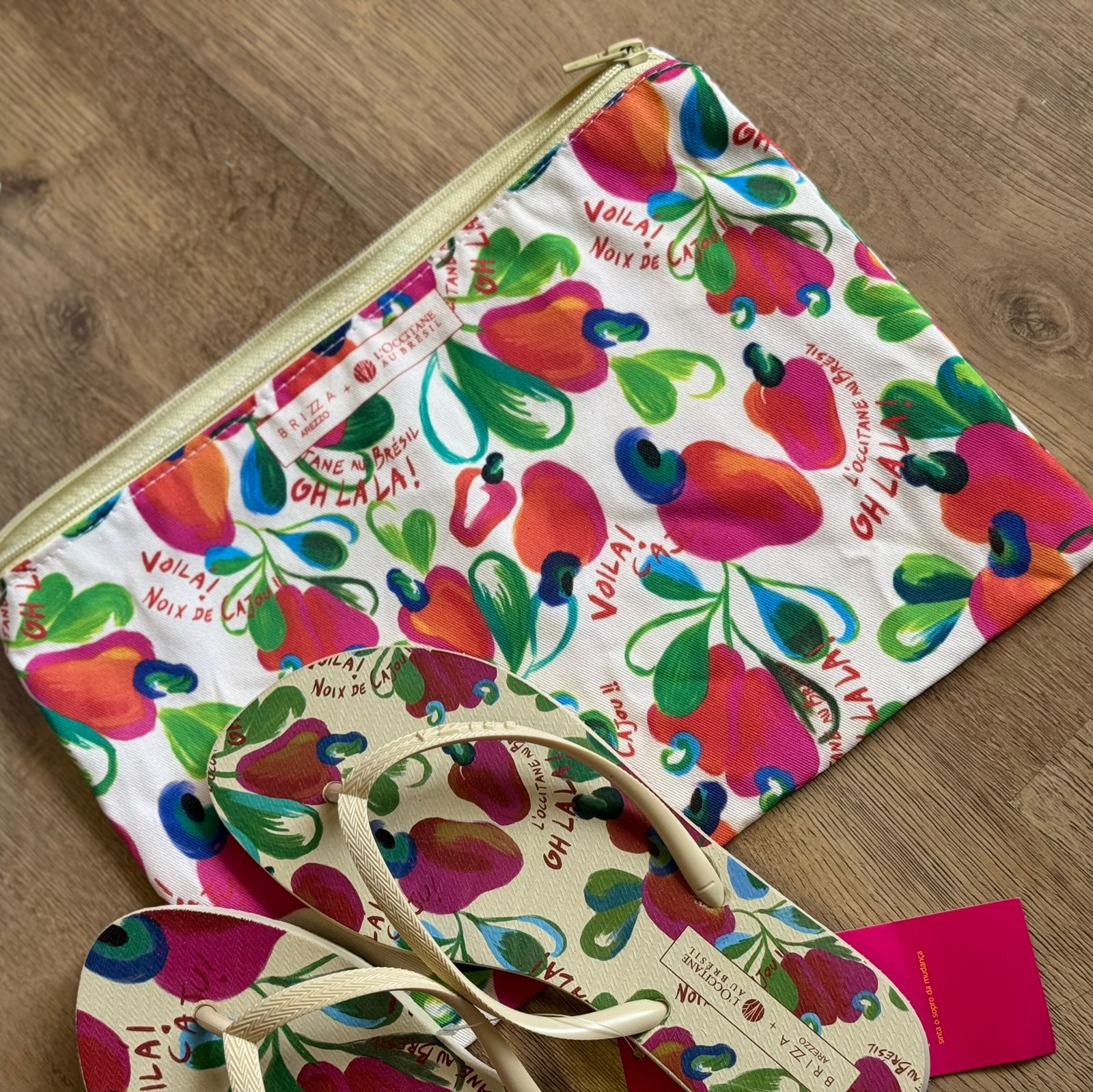 Chinelo de Dedo Arezzo + Sabonete e Necessaire Colab Loccitane Z190260