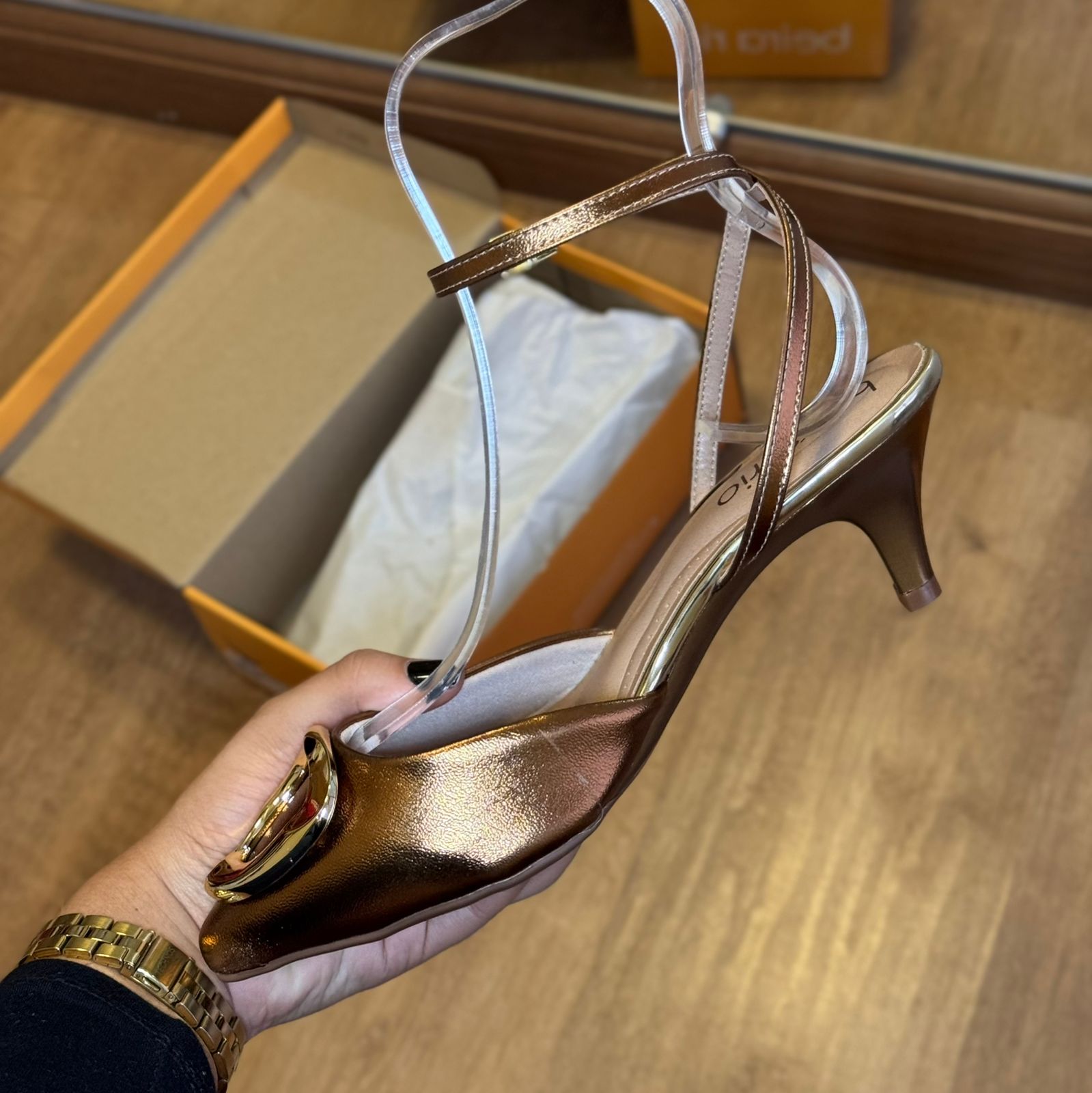 Scarpin Beira Rio Bico Fino Detalhe Dourado 4076.1320