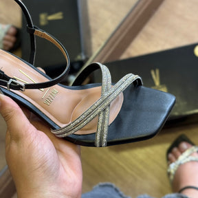Sandália Vizzano Salto Fino Tiras Brilhosas 6536.105
