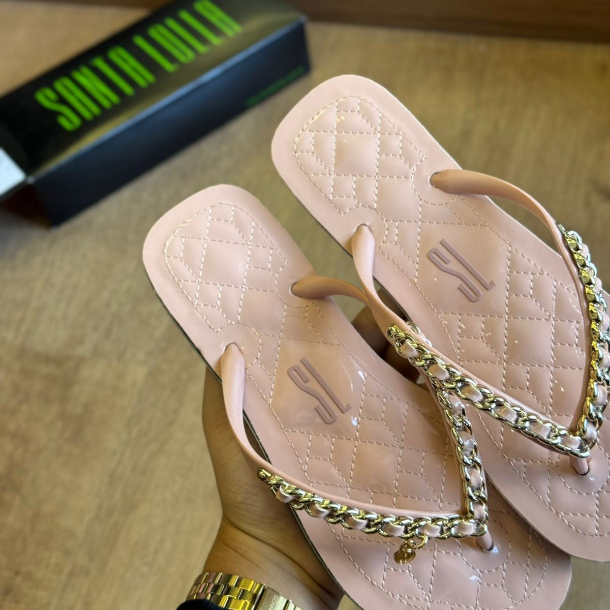 Sandália Santa Lolla Flip Flop Corrente Dourada 0106.0D67