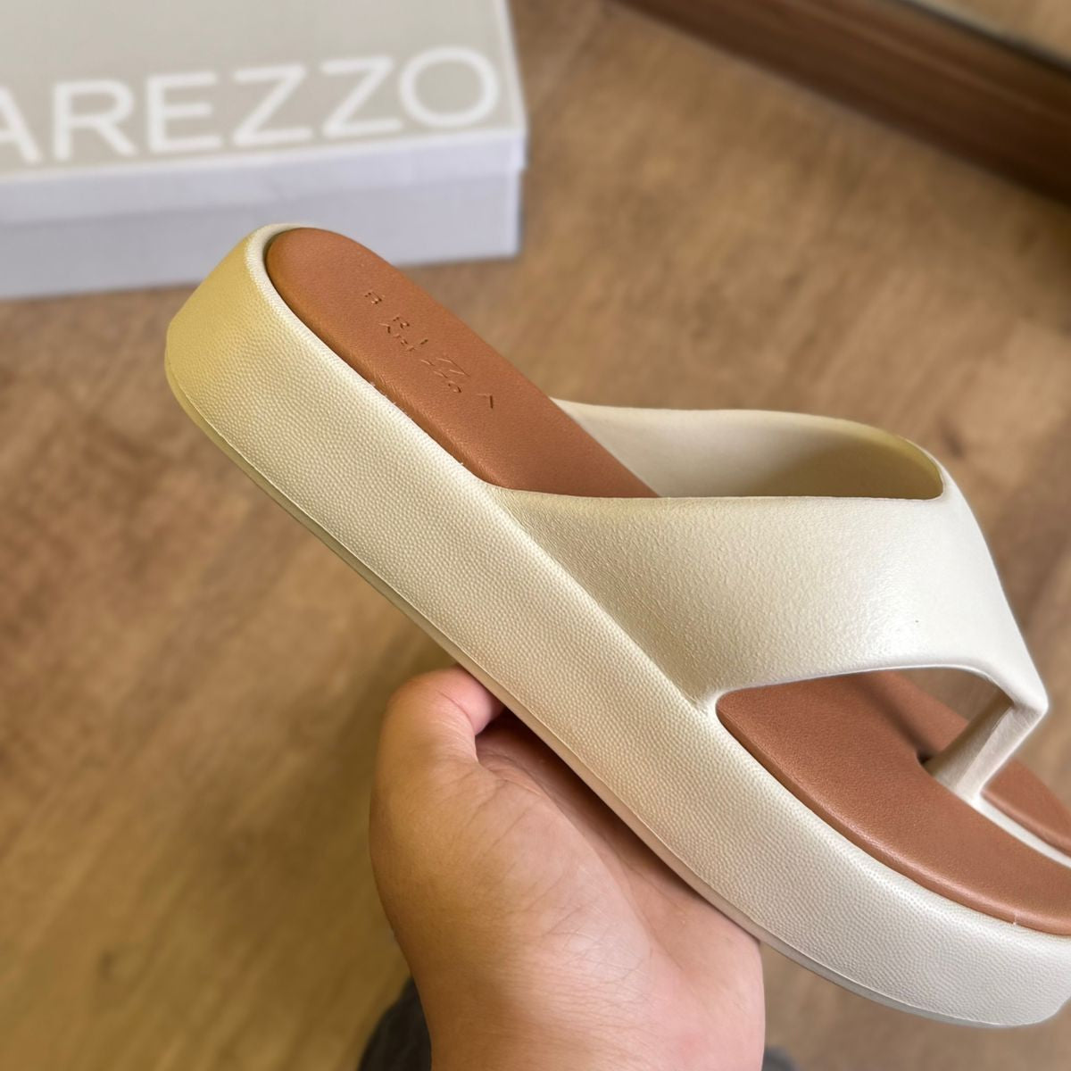Sandália Arezzo Flatform Bicolor Tira Z191690001
