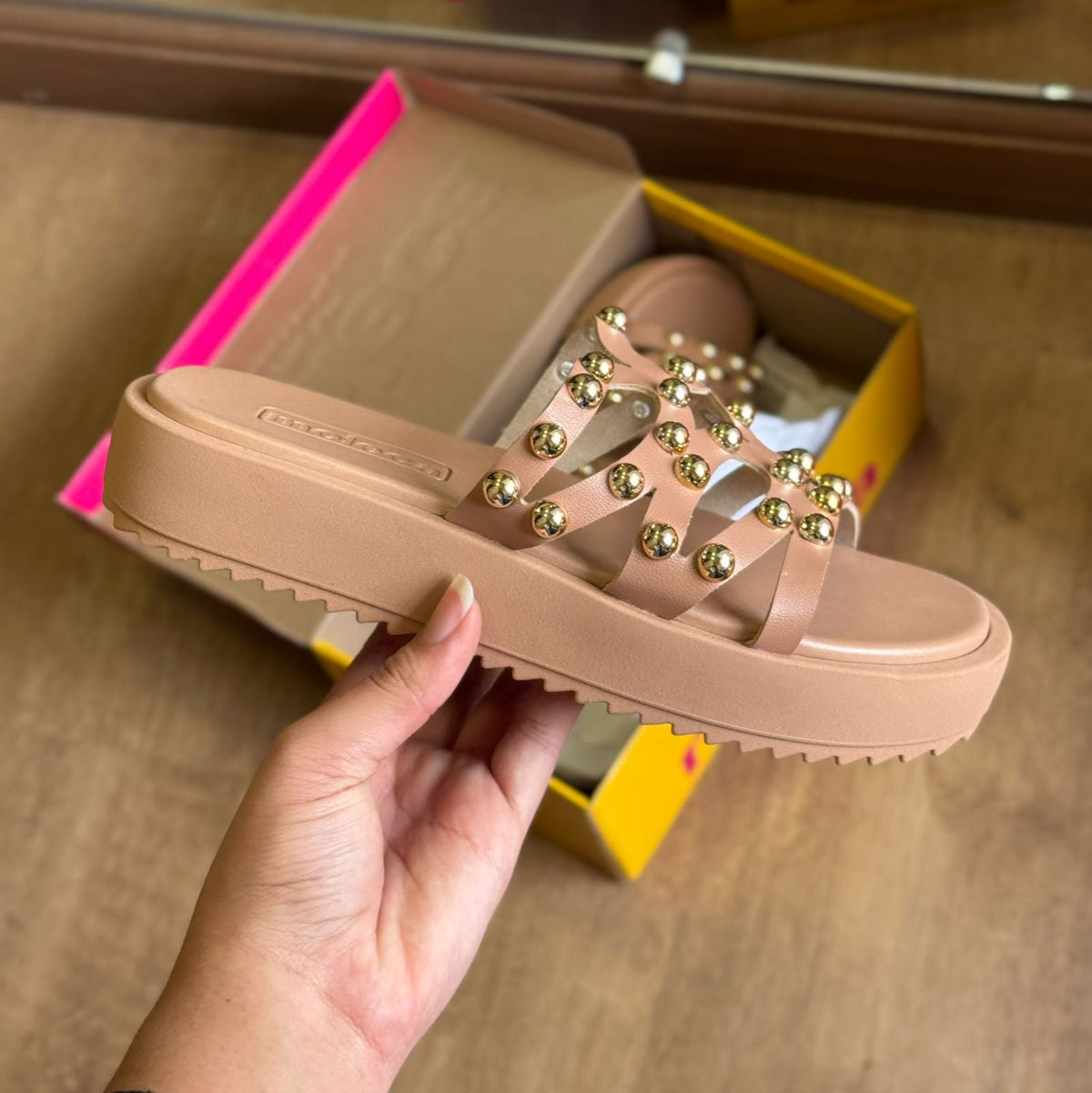 Sandália Moleca Papete com Bolinhas Douradas 5489.121