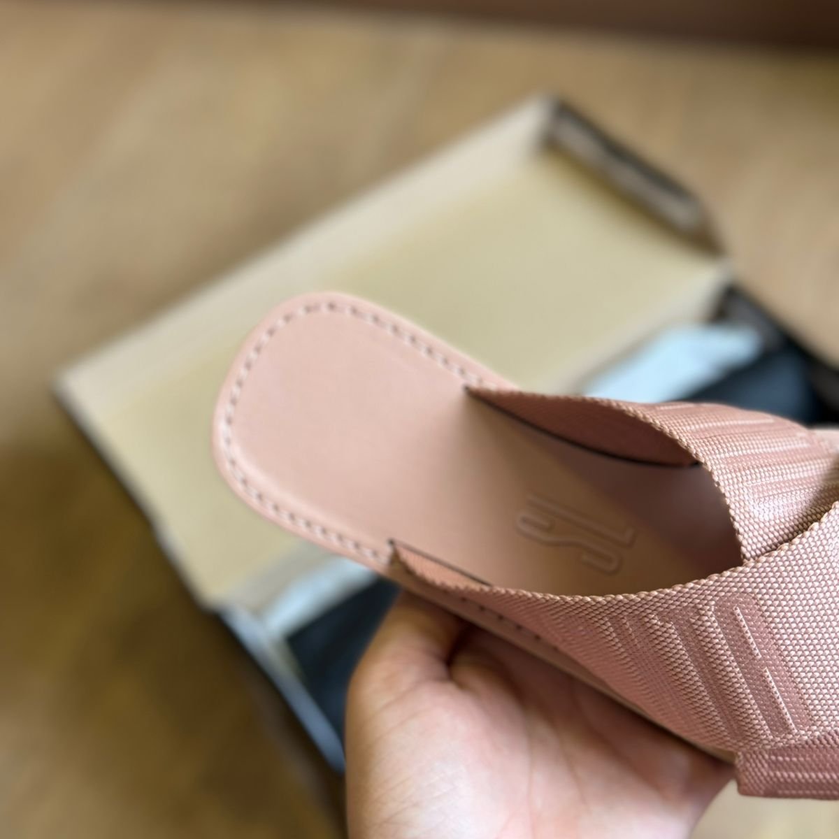 Rasteira Santa Lolla Bico Quadrado Tiras Cruzadas Gorgurão 0472.381B.01B2