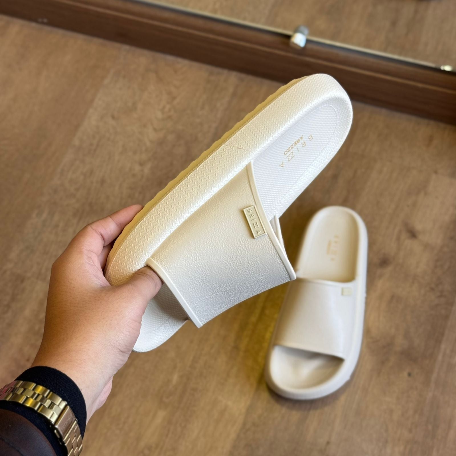 Chinelo Arezzo Slide Texturizado Z190460001