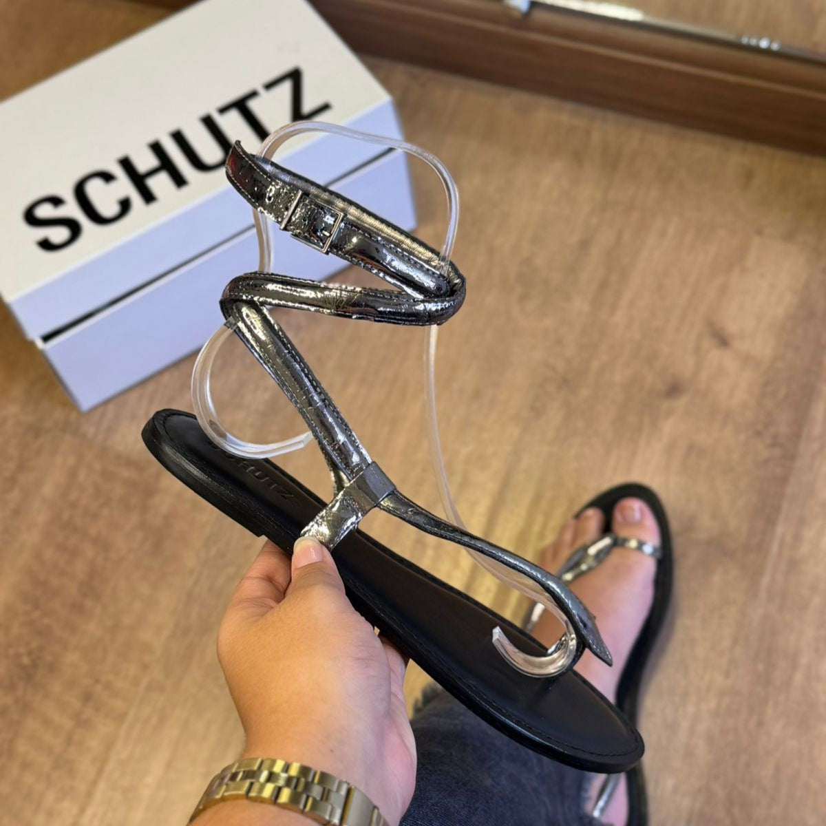 Sandália Schutz Rasteira Metalizada S042370334