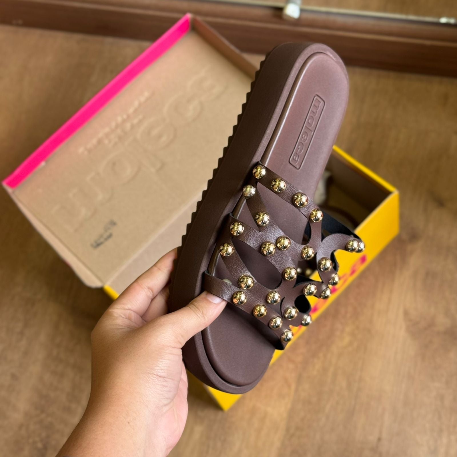 Sandália Moleca Papete com Bolinhas Douradas 5489.121