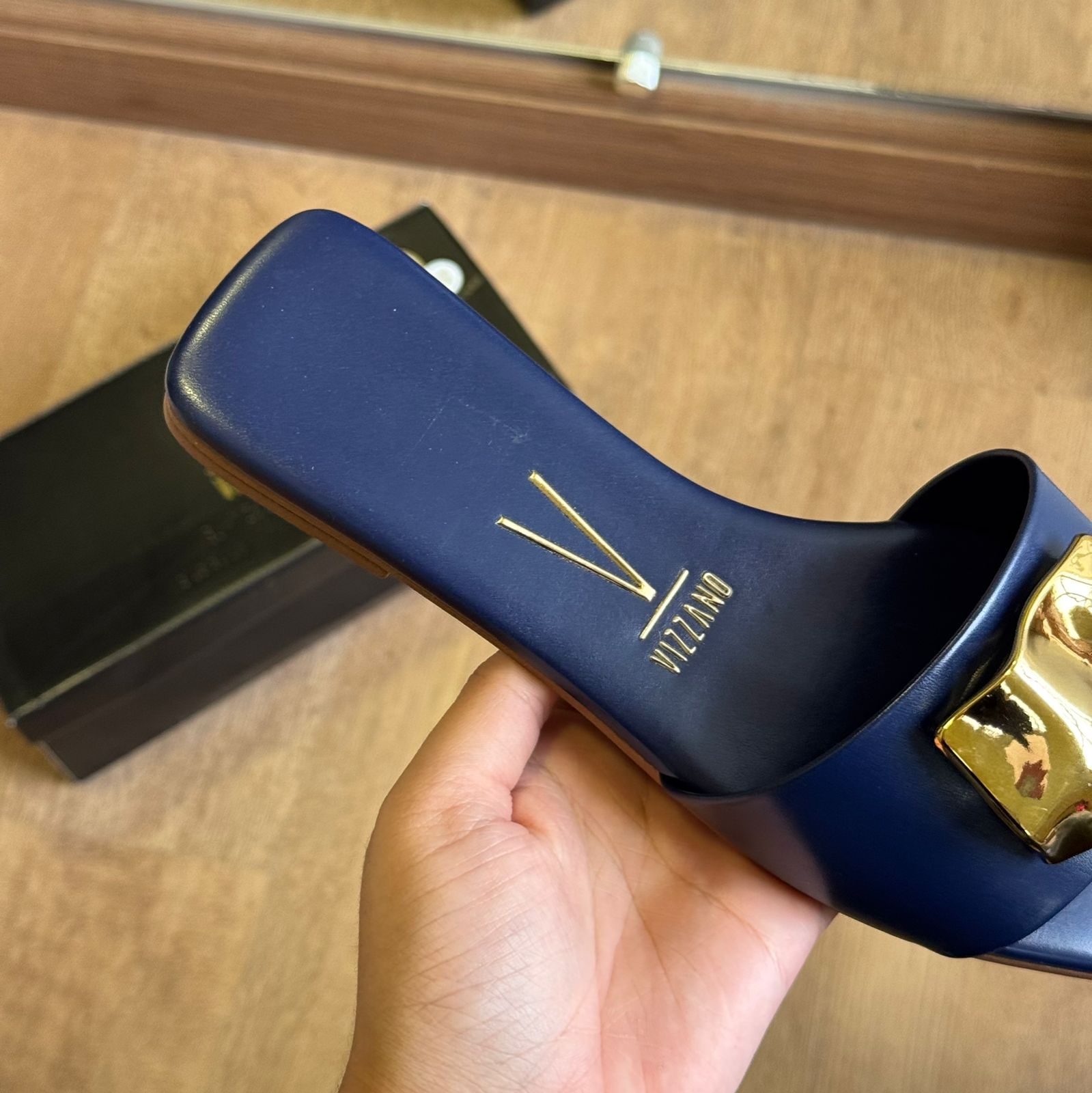 Sandália Vizzano Rasteira Detalhe Dourado 6553.100