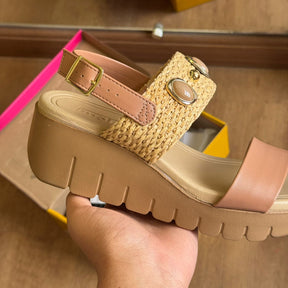 Sandália Moleca Plataforma Detalhes nas Tiras 5536.110