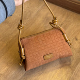 Bolsa Tiracolo Arezzo Camurça Tressê Pequena A500210976