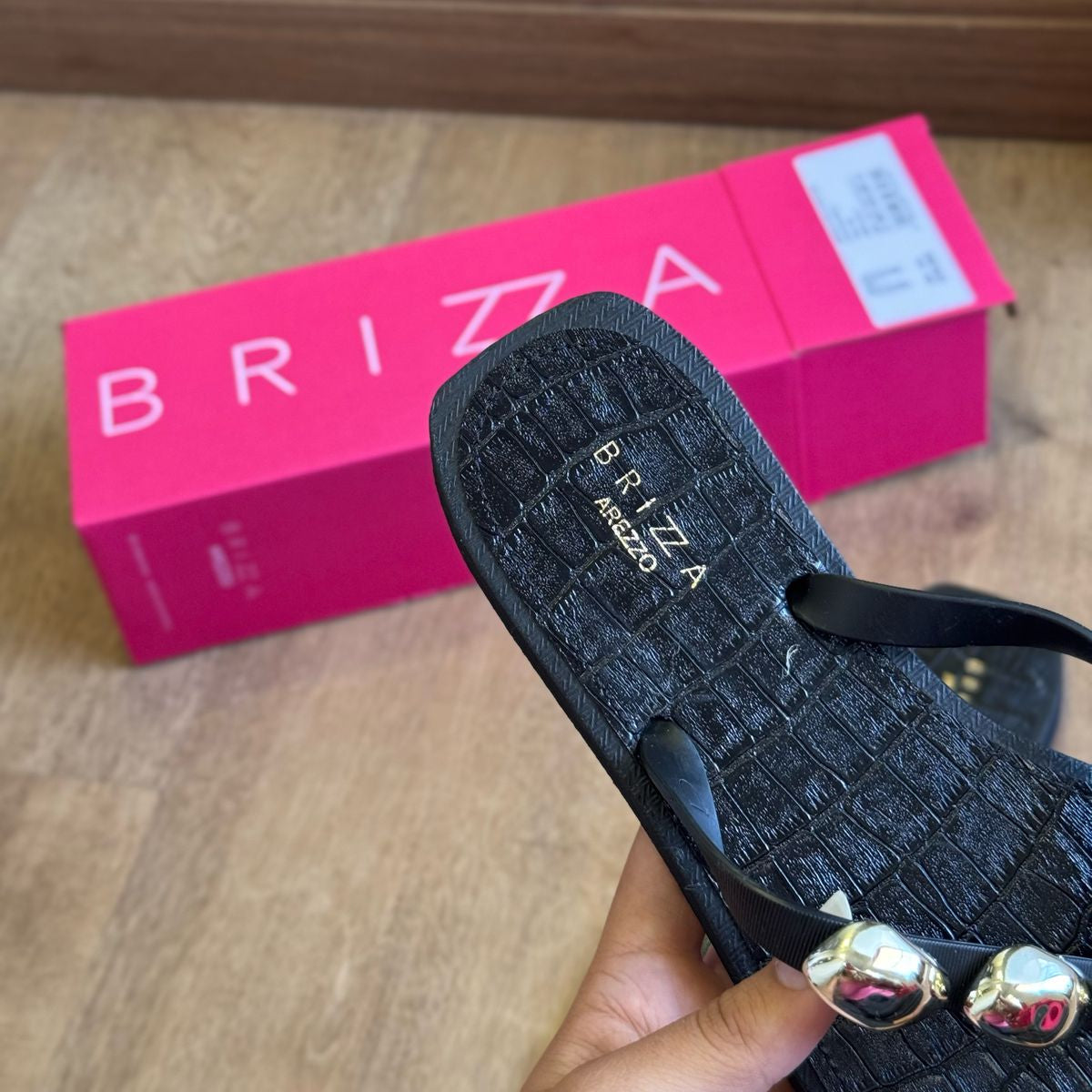 Chinelo de Dedo Arezzo com Detalhes Brilhosos Z190270254