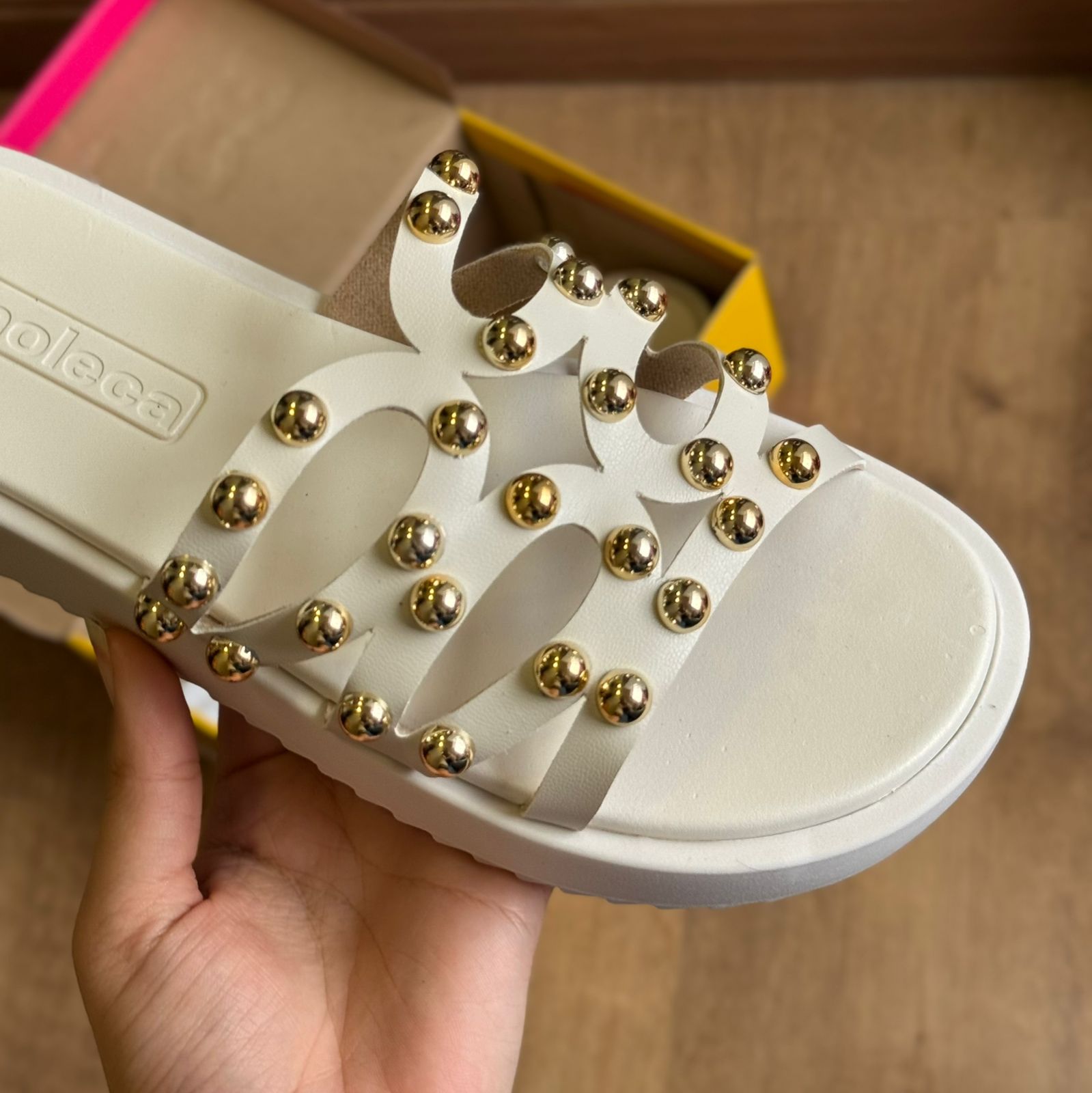 Sandália Moleca Papete com Bolinhas Douradas 5489.121