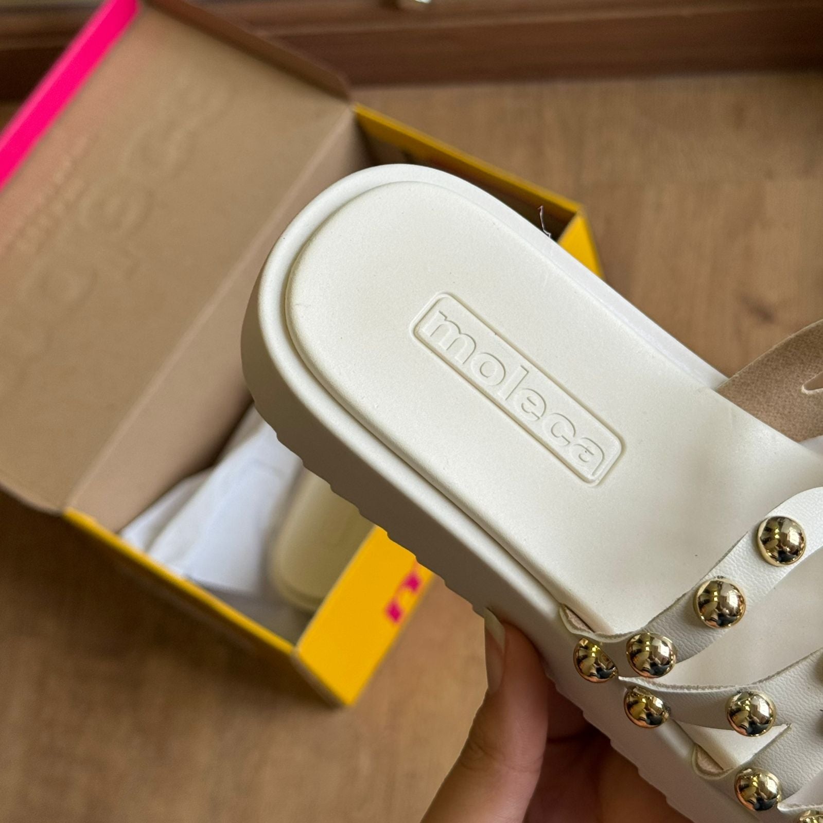 Sandália Moleca Papete com Bolinhas Douradas 5489.121