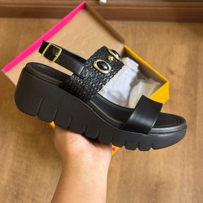 Sandália Moleca Plataforma Detalhes nas Tiras 5536.110