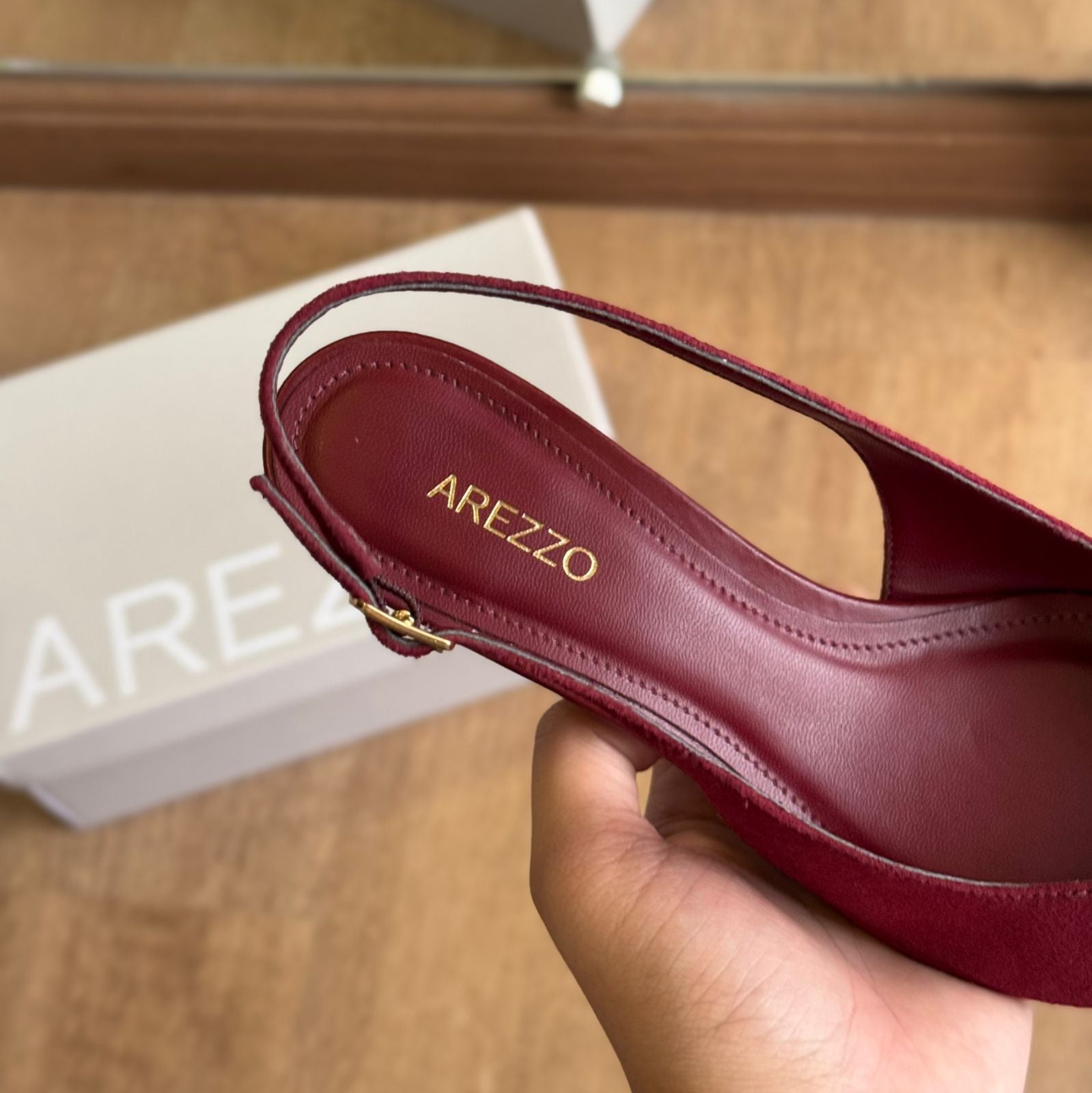 Scarpin Arezzo Camurça Salto Kitten Slingback A138550002