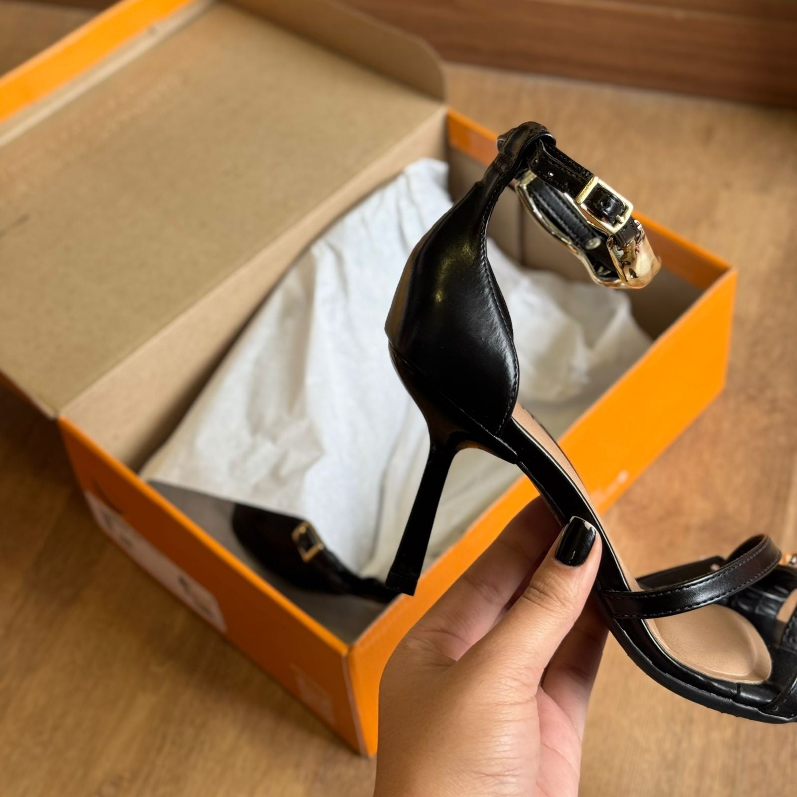 Salto Beira Rio Detalhe Dourado no Dedo e Calcanhar 8490.314