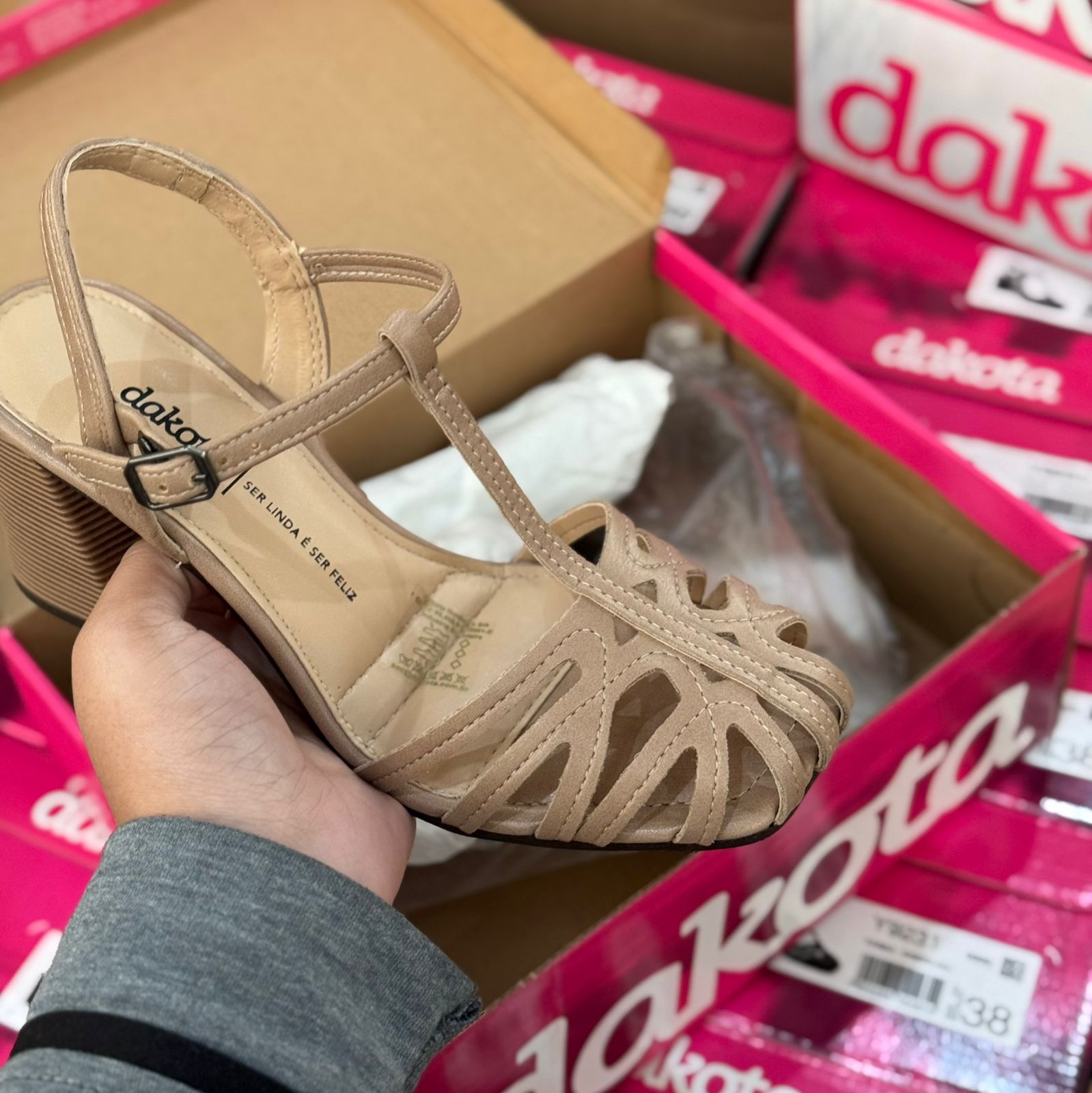 Sandália Dakota Salto Bloco Tiras Entrelaçadas Y9231