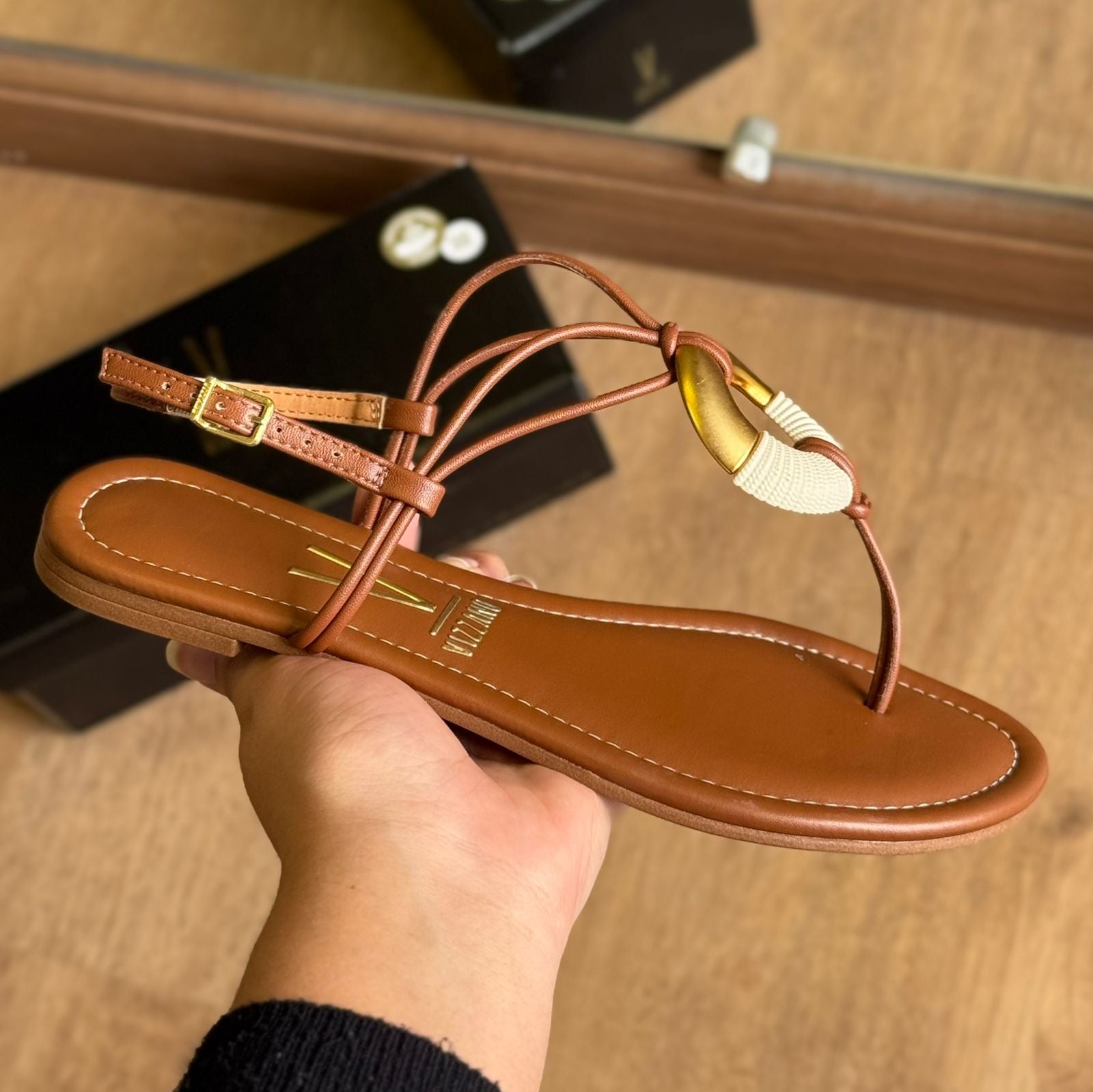 Sandália Vizzano Rasteira Detalhe nas Tiras 6371.1001