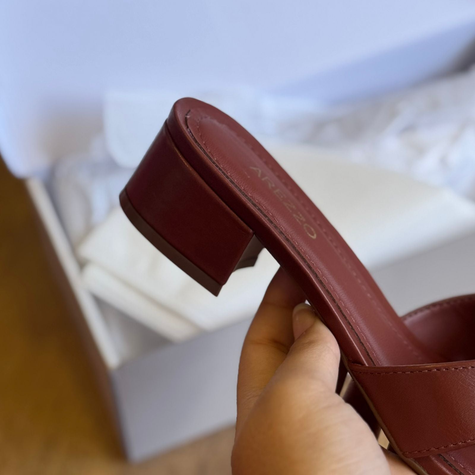 Tamanco Arezzo Couro Salto Bloco Tira Vazada A031990246