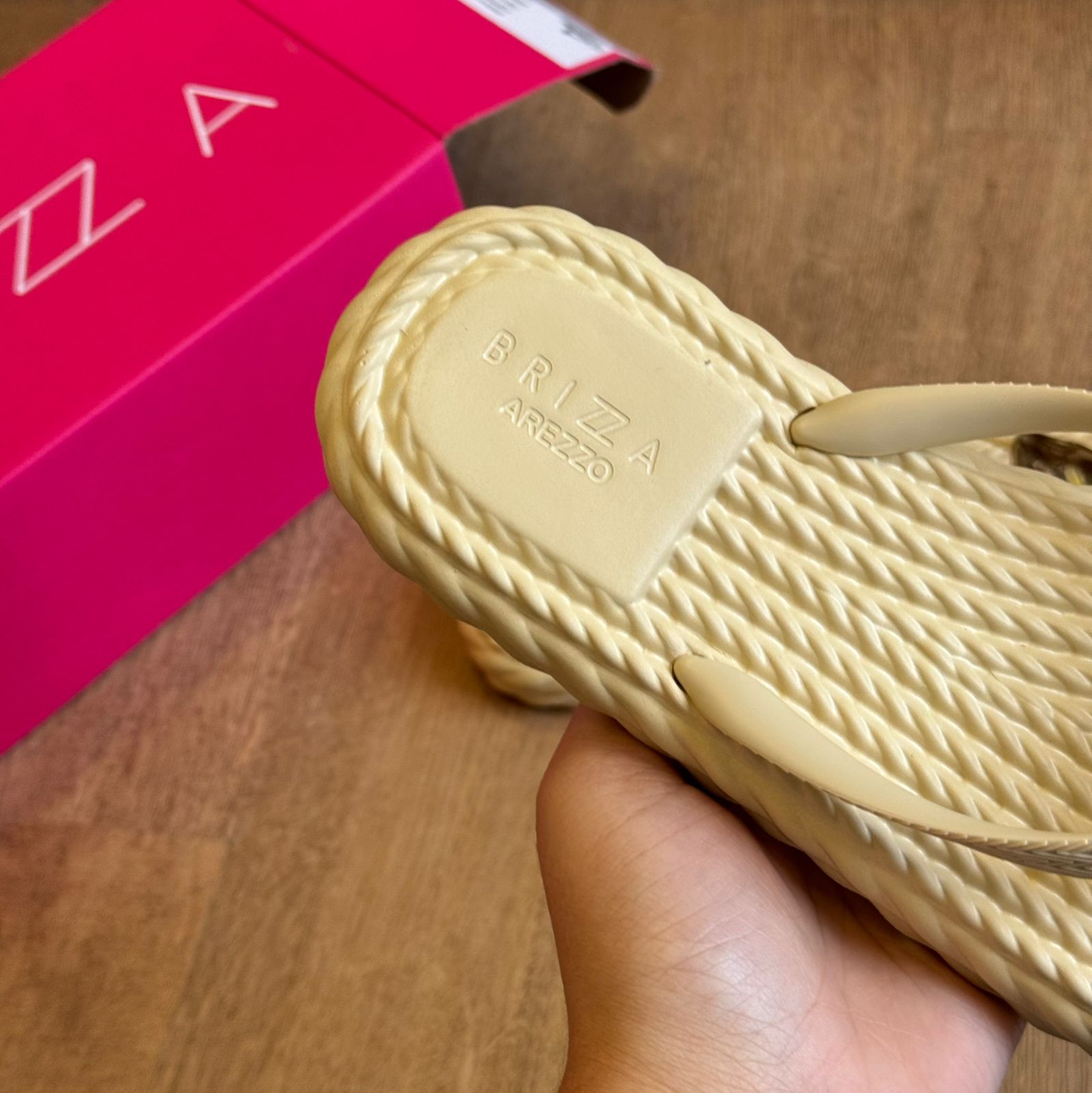 Rasteira Arezzo Detalhe Dourado Z191550006