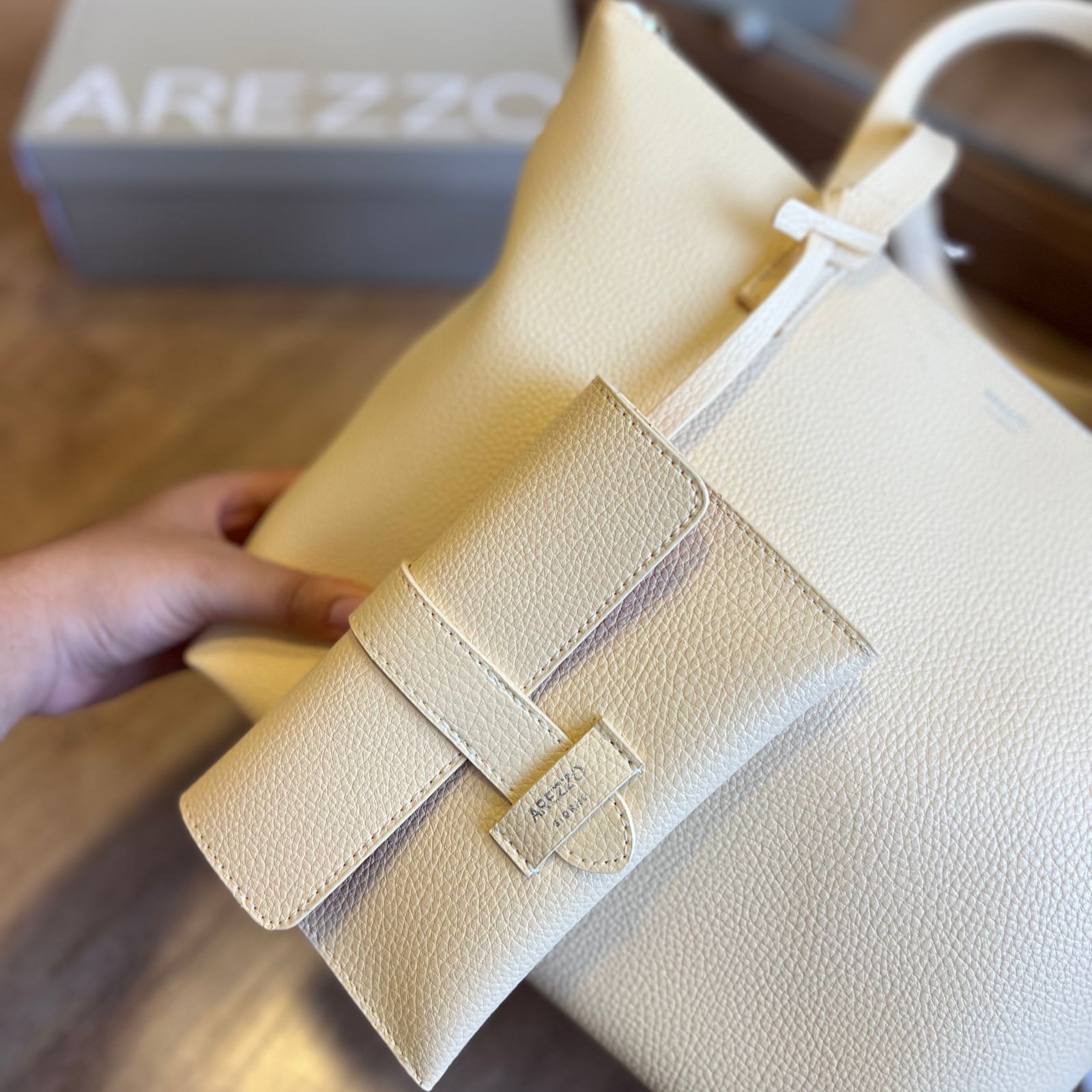 Bolsa Arezzo Mercato Grande Pouch A500230452