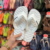 Havaianas Track Waves