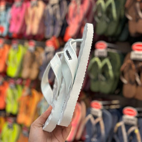 Havaianas Track Waves