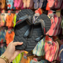 Havaianas Track Waves