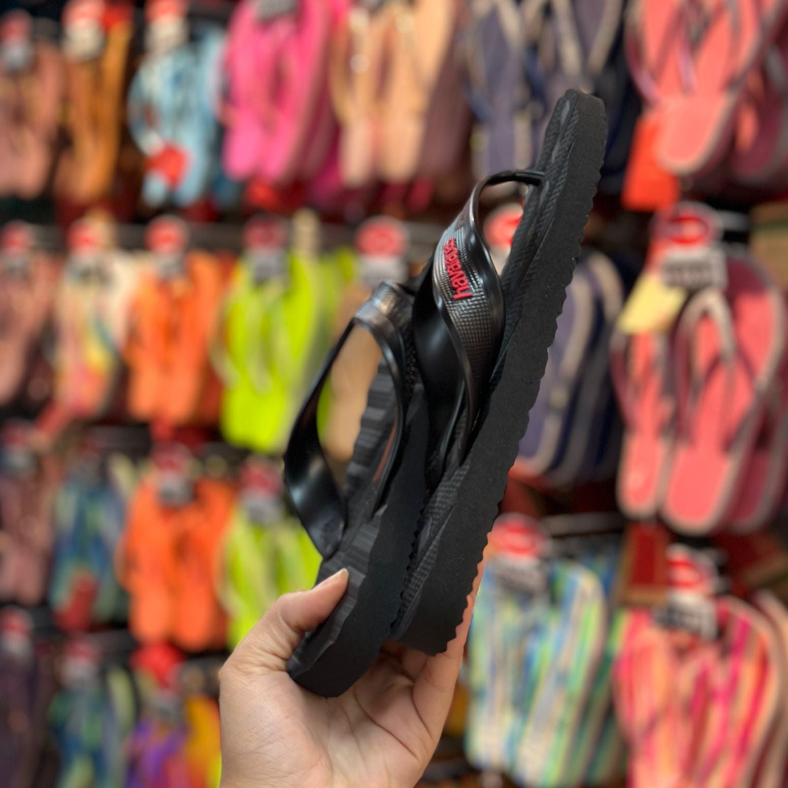 Havaianas Track Waves