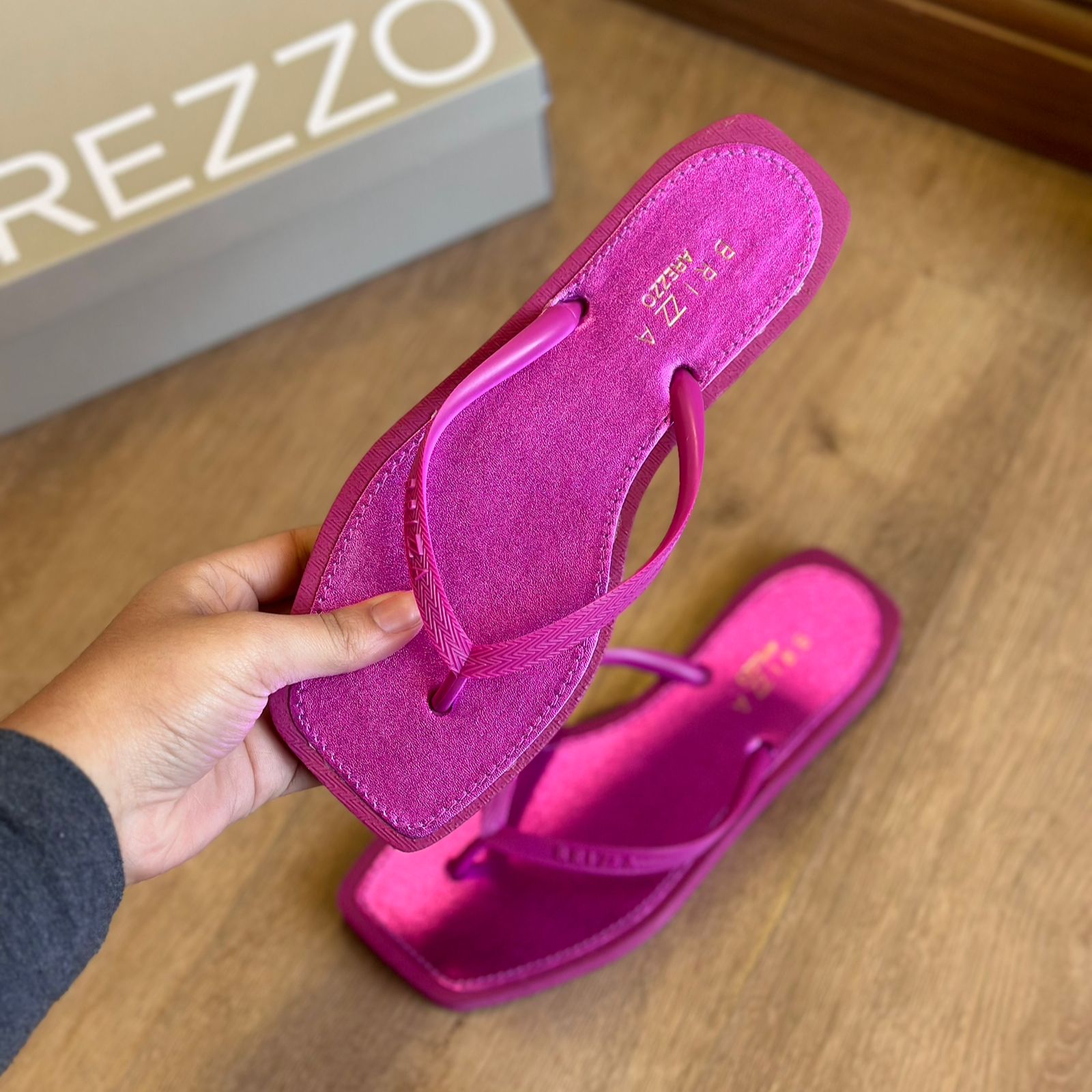 Chinelo de Dedo Arezzo Square Bicolor Brizza Z190270026