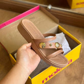 Sandália Moleca Anabela Detalhe Pedrarias 5508.102