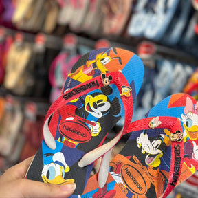 Havaianas Disney Stylish + Pin Mickey, Minnie, Pato Donald e Margarida