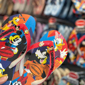 Havaianas Disney Stylish + Pin Mickey, Minnie, Pato Donald e Margarida