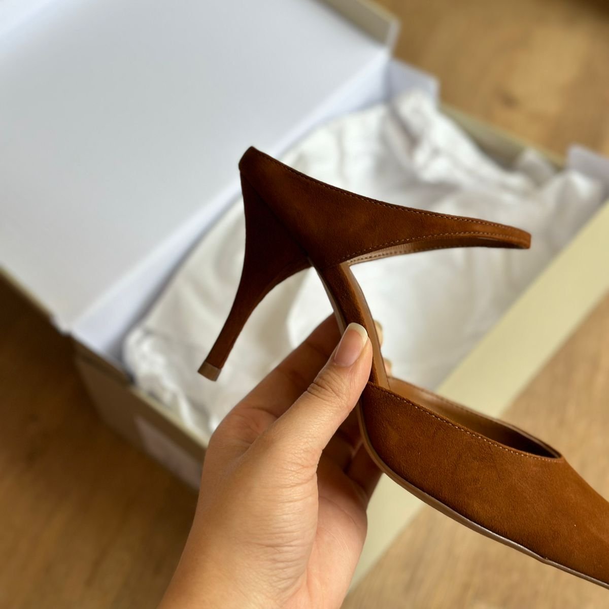 Sandália Arezzo + TIG Salto Fino Camurça A134110004