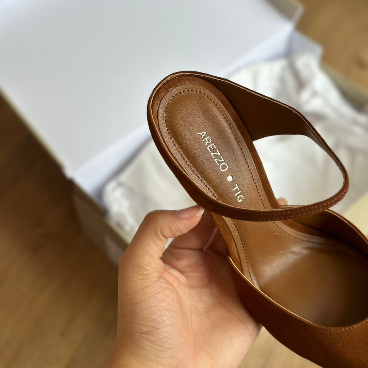 Sandália Arezzo + TIG Salto Fino Camurça A134110004