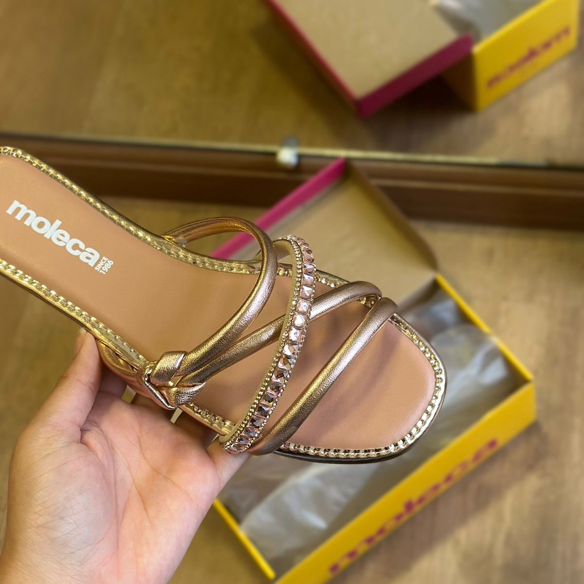 Sandália Moleca Metalizada Tiras Brilhosas 5435.547