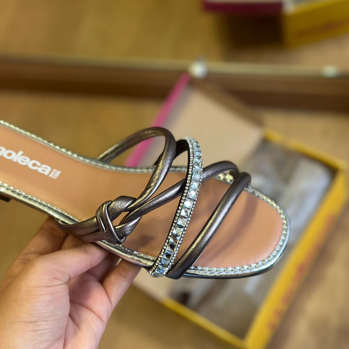 Sandália Moleca Metalizada Tiras Brilhosas 5435.547